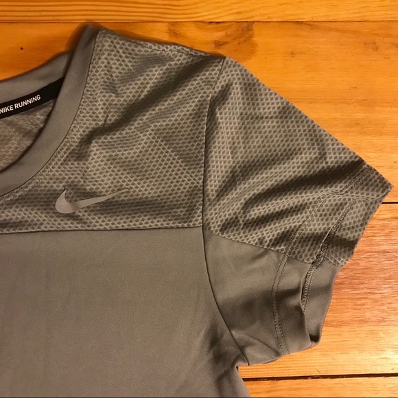 Nike Silver Dri Fit Running Top, EUC, M - Picture 5 of 13
